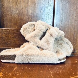 Cozy Women's Fuzzy Sandals